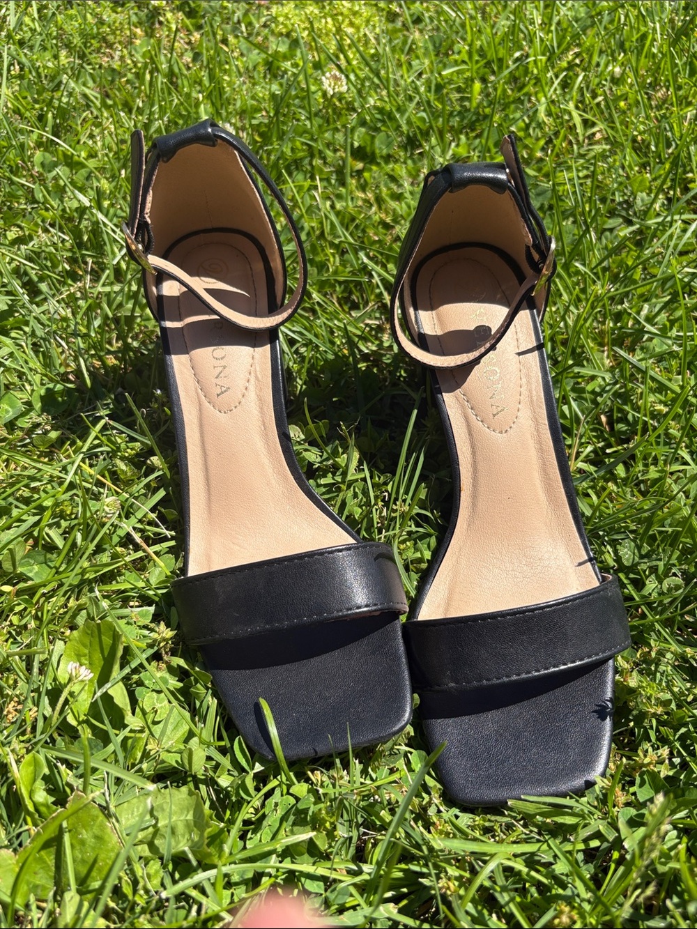 Versona Black Ankle-Strap Square-Toe Sandals